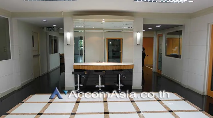 unit Office space For Rent in Sukhumvit, Bangkok  near BTS Ekkamai (AA18840)